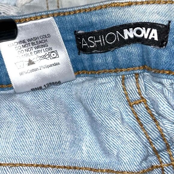 Fashion Nova Jean Shorts Blue Distressed Frayed Ripped Denim Size 11 Waist 30 - Picture 12 of 16